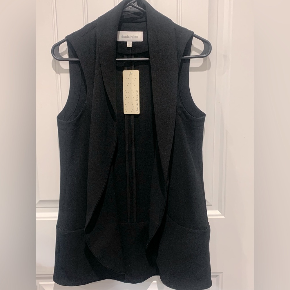 NWT Sleeveless Women’s Black Blazer